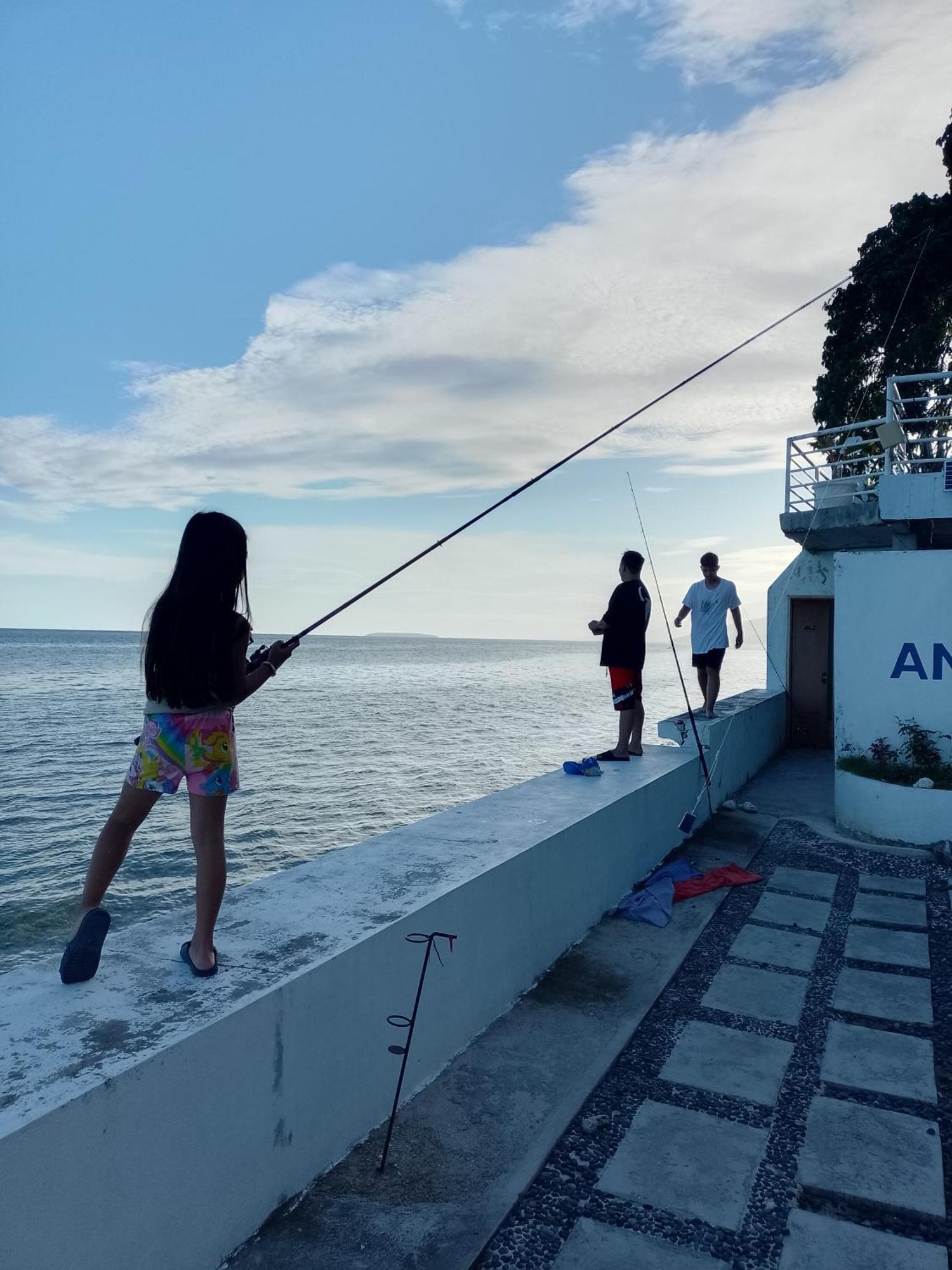 Angler'S Hub & Resort Ослоб Екстериор снимка